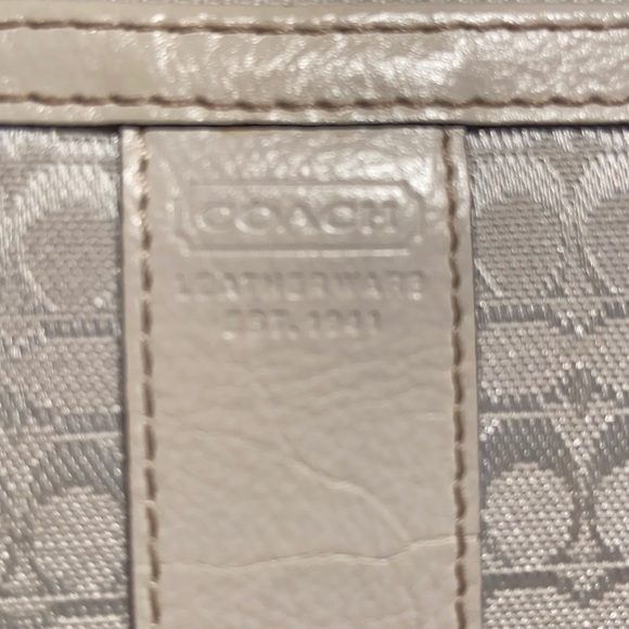 NWOT COACH accordion Wallet White C signature zip - Picture 2 of 10